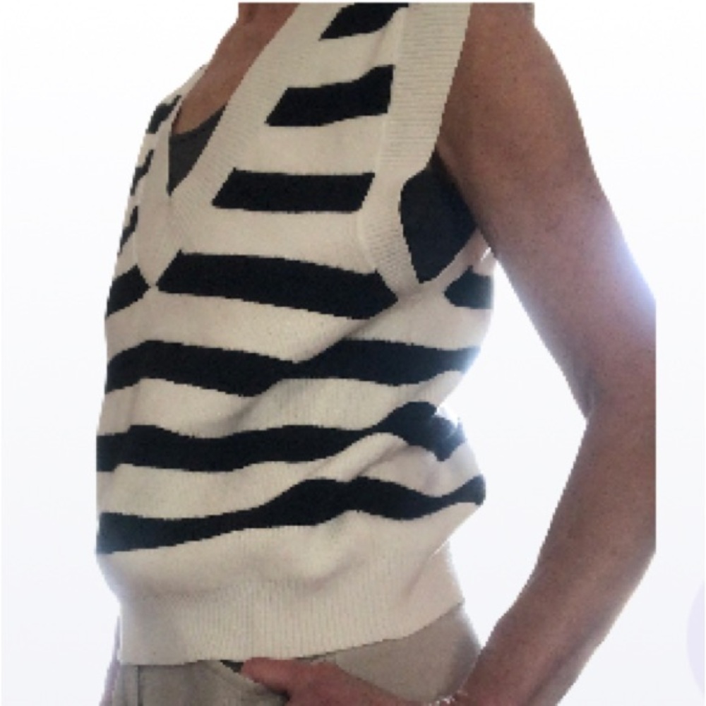 Ribbed Thick Striped Black and White Sweater Vest medium oversized